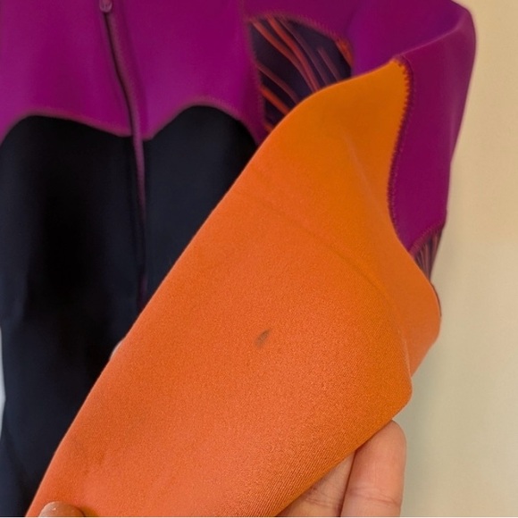 SOLD- Roxy Wetsuit Jacket - Picture 6 of 6